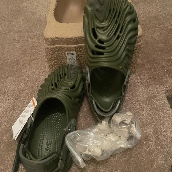 CROCS | Shoes | Brand New Crocs Never Worn Stockx  display picture 3